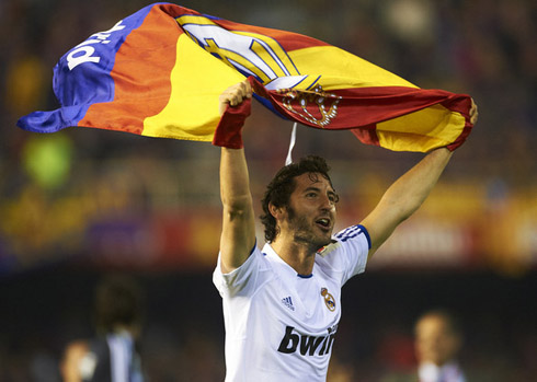 Esteban Granero holding a Spanish and Real Madrid flag, in 2012