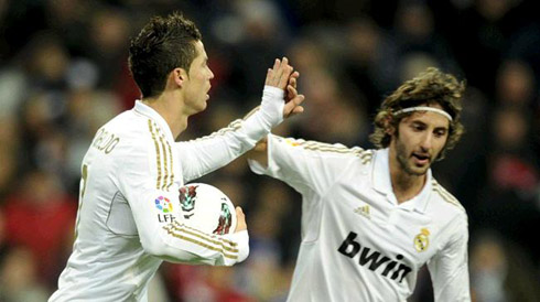 Cristiano Ronaldo touching hands with Esteban Granero, in Real Madrid 2012