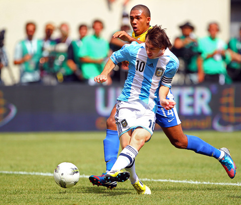 Lionel Messi scoring a goal in Argentina vs Brazil, in 2012