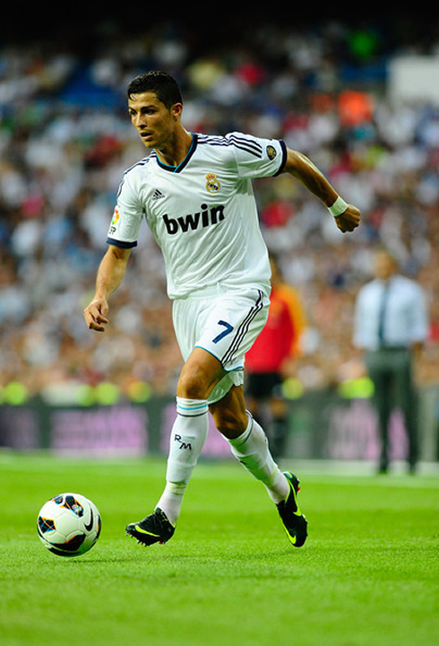 Cristiano Ronaldo running with the ball close to his feet, in Real Madrid 2012
