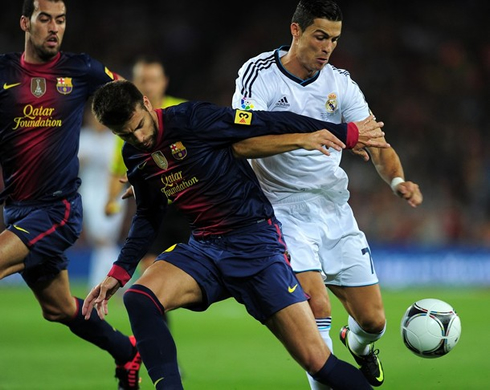 Cristiano Ronaldo fight with Gerard Piqué, in Barcelona vs Real Madrid, in 2012