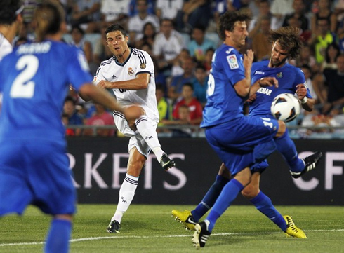 Cristiano Ronaldo right foot powerful strike, in Getafe vs Real Madrid in 2012