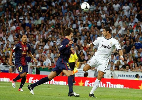 Cristiano Ronaldo backheel trick dribble over Gerard Piqué, in Real Madrid vs Barcelona for the Spanish Supercup in 2012