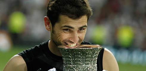 Iker Casillas biting the Spanish Supercup trophy, in 2012