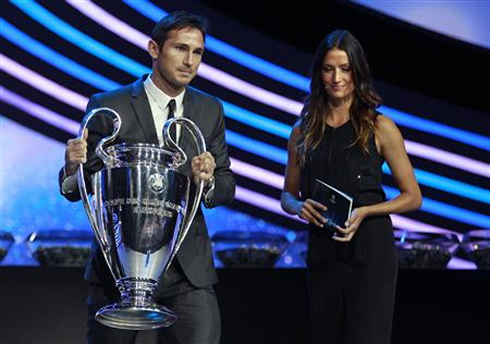 Frank Lampard holding the UEFA Champions League trophy, with Melanie Winiger looking at him, in 2012