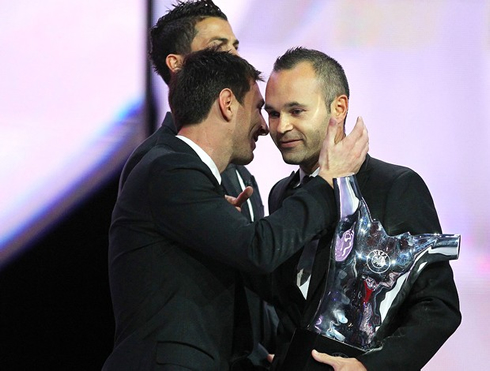 Messi kissing Iniesta, with Ronaldo looking upset, at the UEFA Best Player in Europe 2012, awards ceremony