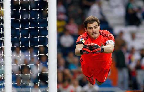 Iker Casillas flying to stop a shot, in Real Madrid vs Granada for La Liga 2012-2013