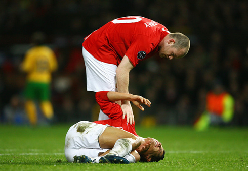 Cristiano Ronaldo being checked up by Wayne Rooney, after he got injured in Manchester United