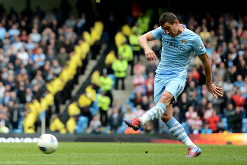 Kolarov free-kick technique