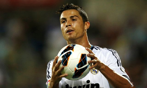Cristiano Ronaldo holding the ball in a Real Madrid game in 2012-2013
