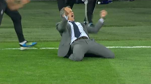José Mourinho trademark goal celebrations in Real Madrid 3-2 Manchester City, for the UEFA Champions League 2012-2013