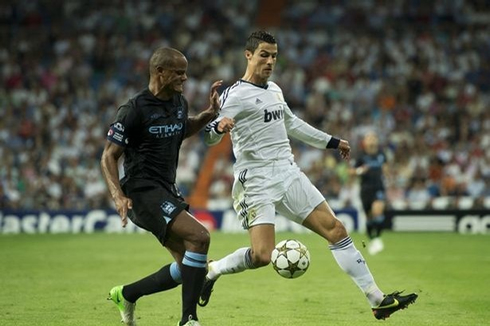 Cristiano Ronaldo protecting the ball from Vincent Kompany, in Real Madrid vs Manchester City, at the Champions League 2012-2013