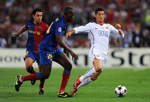 Yaya Touré chasing Cristiano Ronaldo, in the UEFA Champions League final between Barcelona vs Manchester United, in 2008
