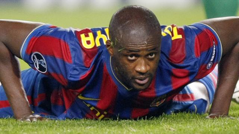 Yaya Touré doing push ups, in Barcelona during the 2009-2010 season