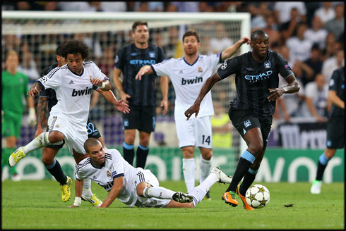 Yaya Touré dominating midfield in Real Madrid vs Manchester City, in 2012-2013
