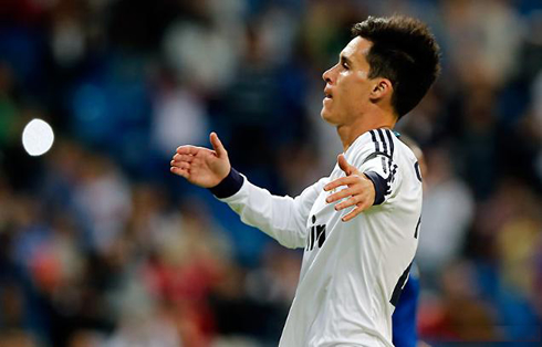 Callejón playing in Real Madrid vs Millonarios, in 2012-2013