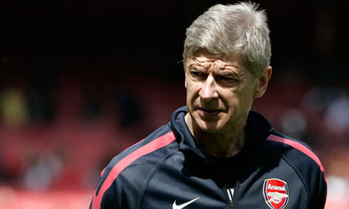Arsene Wenger coaching Arsenal team during a training session
