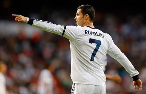 Cristiano Ronaldo being a leader, during a Real Madrid game in 2012-2013