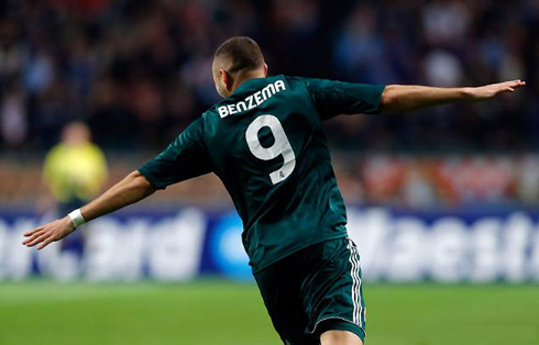 Karim Benzema screamer goal celebrations, in Ajax 1-4 Real Madrid, for the Champions League 2012-2013