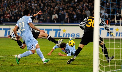 Edinson Cavani scoring from a scorpion kick for Napoli