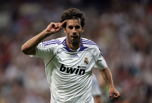 Ruud van Nistelrooy finger celebration during a soccer game for Real Madrid