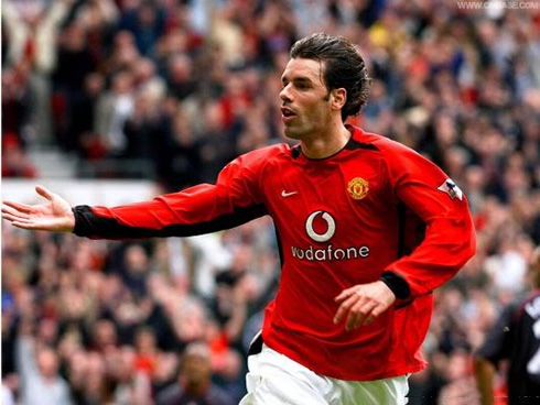 Ruud van Nistelrooy running in Old Trafford, after scoring a goal for Man Utd
