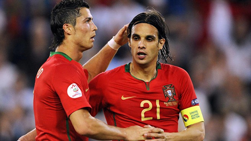 Cristiano Ronaldo cleaning his hand on Nuno Gomes' hair, after touching his own nose