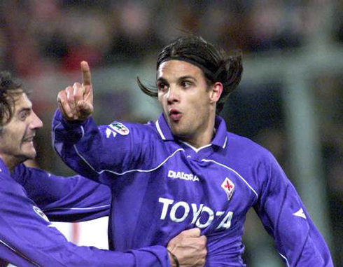 Nuno Gomes celebrating goal in Fiorentina, in 2000-2001