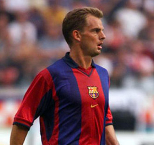 Ronald de Boer playing for Barcelona in 1998-1999