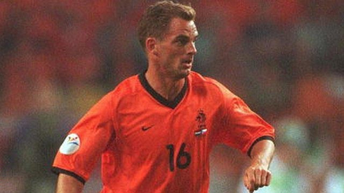 Ronald de Boer playing for the Netherlands Holland team, with the number 16 on his jersey