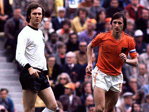 Franz Beckenbauer and Johan Cruyff in Deutschland/Germany vs Netherlands/Holland