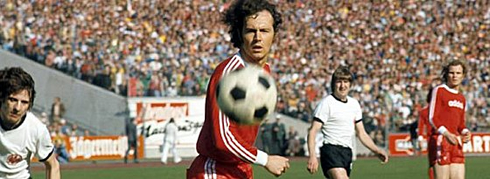 Franz Beckenbauer following the ball with his eyes, in a game for Bayern Munich