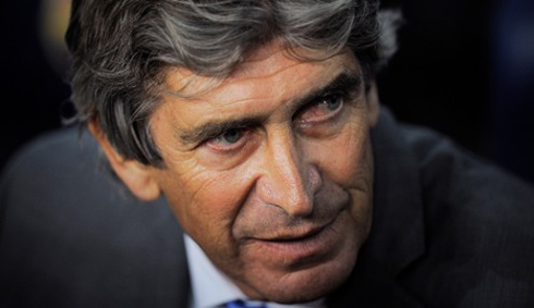 Manuel Pellegrini close look, in Real Madrid bench in 2009-2010