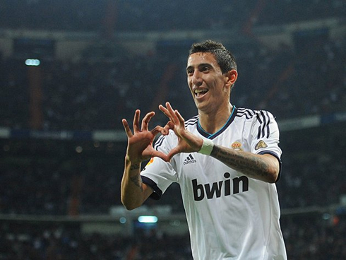 Angel di María making a heart with his hands, after soring a goal for Real Madrid, in 2012-2013