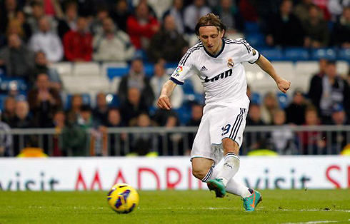 Luca Modric first goal ever for Real Madrid, against Zaragoza in the Spanish League 2012-2013