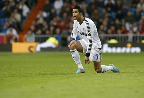 Cristiano Ronaldo with a knight stance, as he stands up with one knee on the ground, in 2012-2013