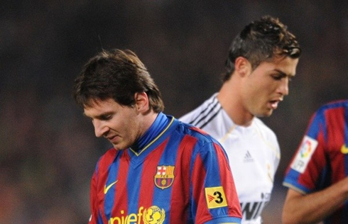 Cristiano Ronaldo and Lionel Messi looking down in Barça vs Real Madrid