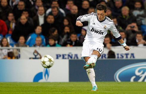 Mesut Ozil free kick goal in Real Madrid 2-2 Borussia Dortmund, for the UEFA Champions League 2012-2013