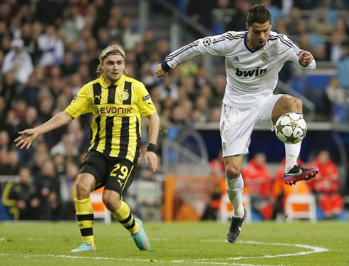 Cristiano Ronaldo receiving the ball, with Schmelzer looking behind him, in Real Madrid 2-2 Borussia Dortmund, in UCL 2012-2013