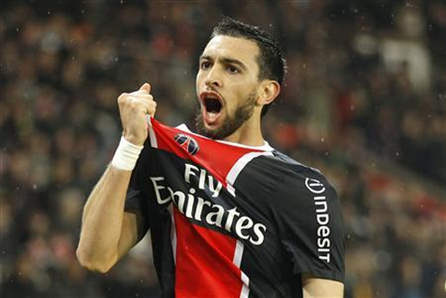 Javier Pastore pulling off his shirt to celebrate PSG goal, in 2012-2013