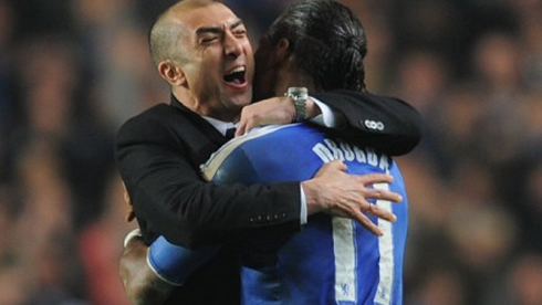 Didier Drogba hugging Roberto Di Matteo, moments after Chelsea final victory at the UEFA Champions League 2012 edition