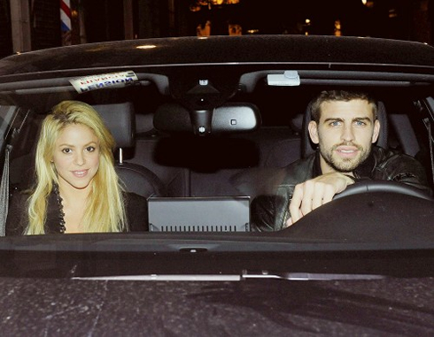 Gerard Piqué and Shakira together in the car, in 2012
