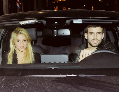 Gerard Piqué and Shakira together in the car, in 2012
