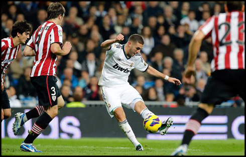 Karim Benzema goal for Real Madrid from a curled shot, in 2012-2013