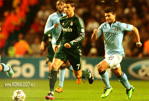 Cristiano Ronaldo in top speed, running away from Sergio Aguero and Yaya Touré, in Manchester City vs Real Madrid, in the Champions League 2012-2013