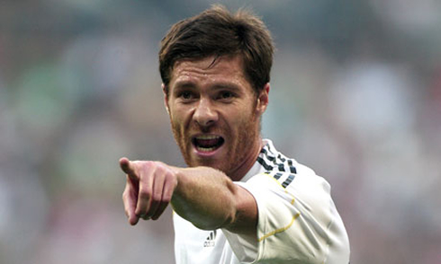 Xabi Alonso giving orders on the pitch, in order to organize Real Madrid's midfield, in 2012-2013