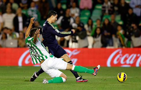 Cristiano Ronaldo left foot strike in Betis vs Real Madrid, in 2012-2013