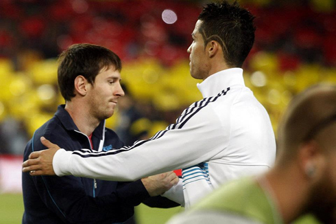 Cristiano Ronaldo meeting Lionel Messi and saluting him at a Barcelona vs Real Madrid kickoff