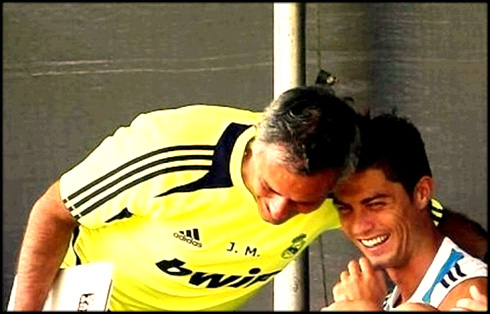 Cristiano Ronaldo smiling with José Mourinho, in a Real Madrid training session in 2012-2013