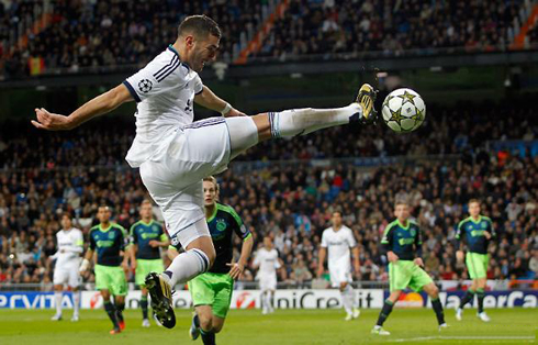Karim Benzema acrobatic shot, in Real Madrid 4-1 Ajax, for the UEFA Champions League, in 2012-2013